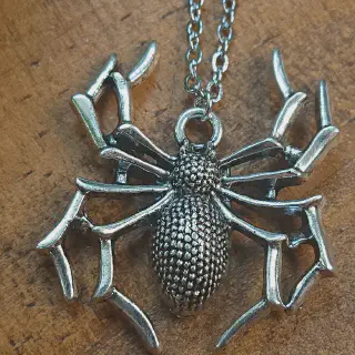 /img/17384-tarantula-spider-necklace-7.webp