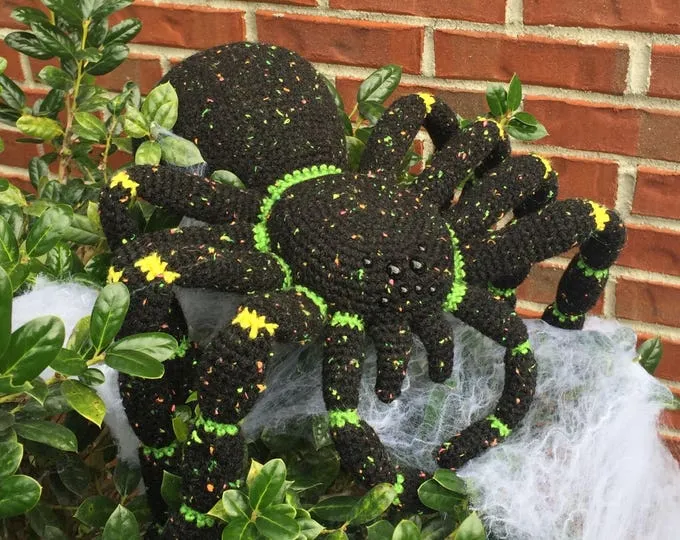 17425 realistic tarantula crochet pattern